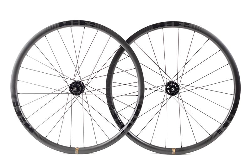 EP30 Disc carbon tubeless-ready clinchers