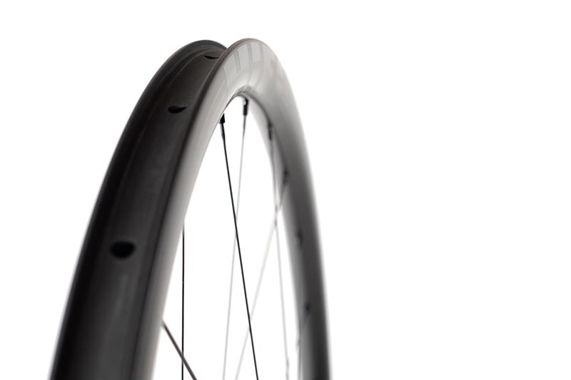 EP30 Disc carbon tubeless-ready clinchers