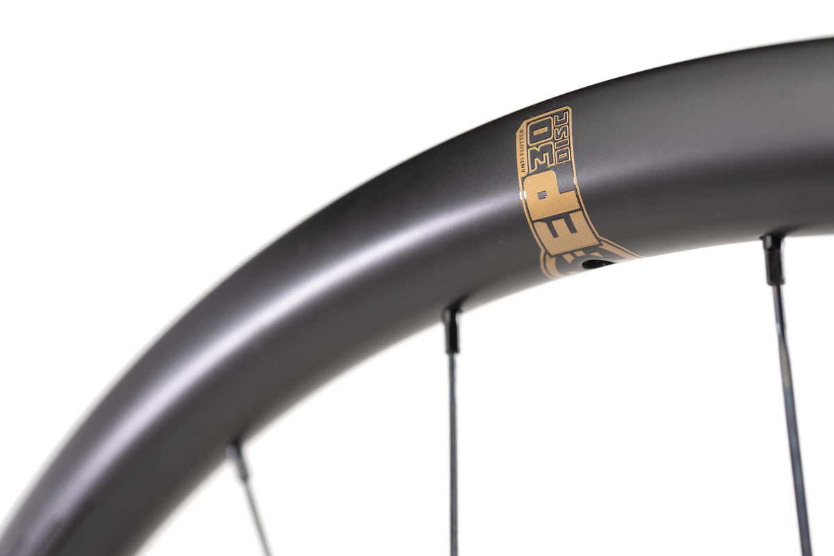 EP30 Disc carbon tubeless-ready clinchers